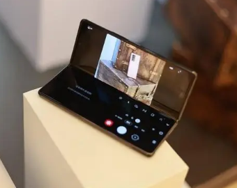 三星GalaxyZFold4手机设计通过渲染揭示看起来与ZFold3相似